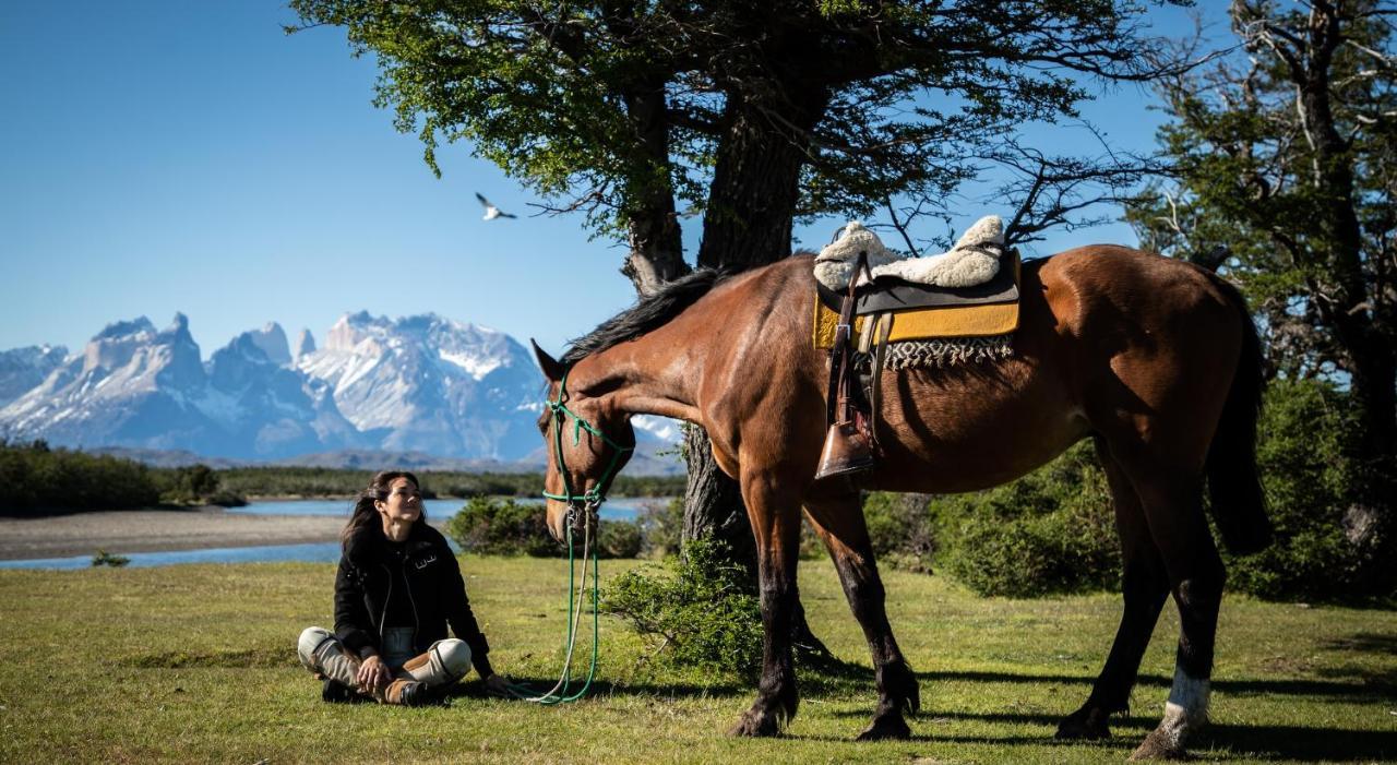 โรงแรมริโอ เซร์ราโน แอนด์ สปา Torres del Paine National Park ภายนอก รูปภาพ