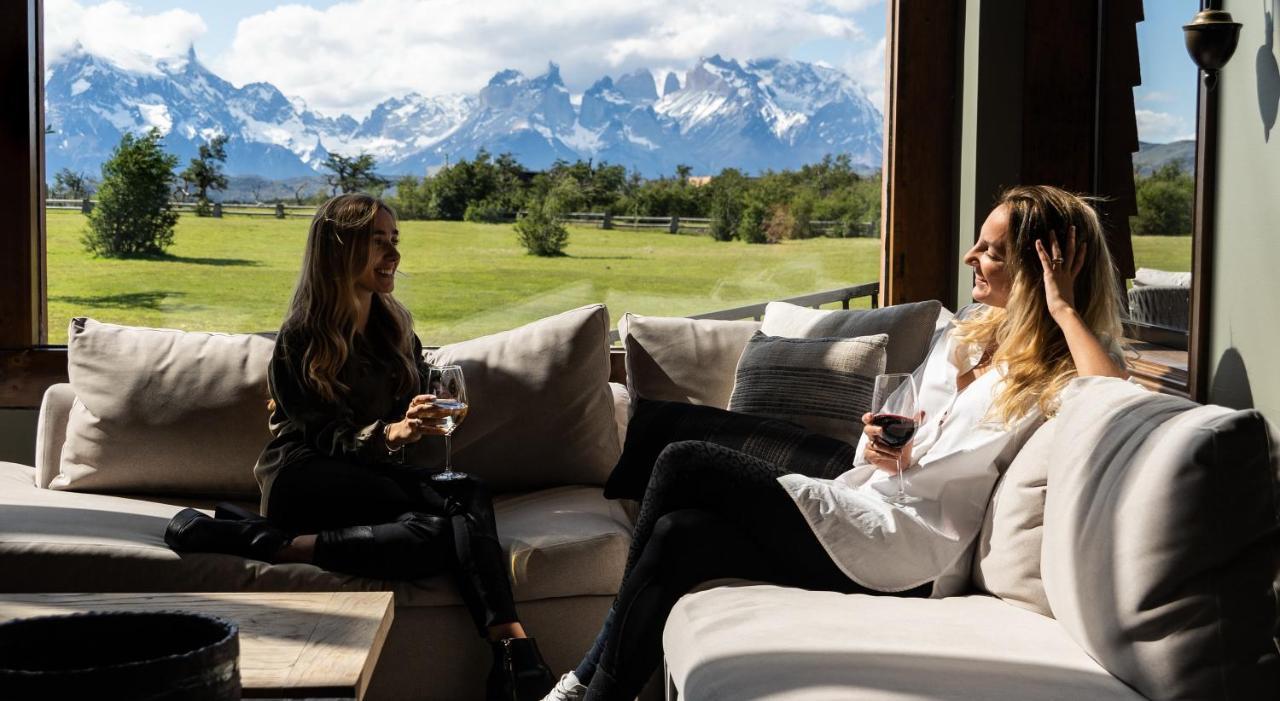 โรงแรมริโอ เซร์ราโน แอนด์ สปา Torres del Paine National Park ภายนอก รูปภาพ
