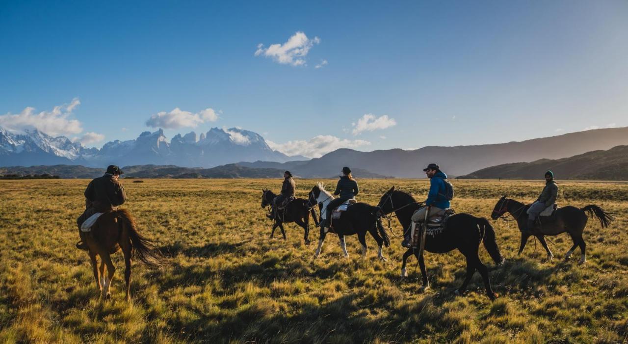 โรงแรมริโอ เซร์ราโน แอนด์ สปา Torres del Paine National Park ภายนอก รูปภาพ