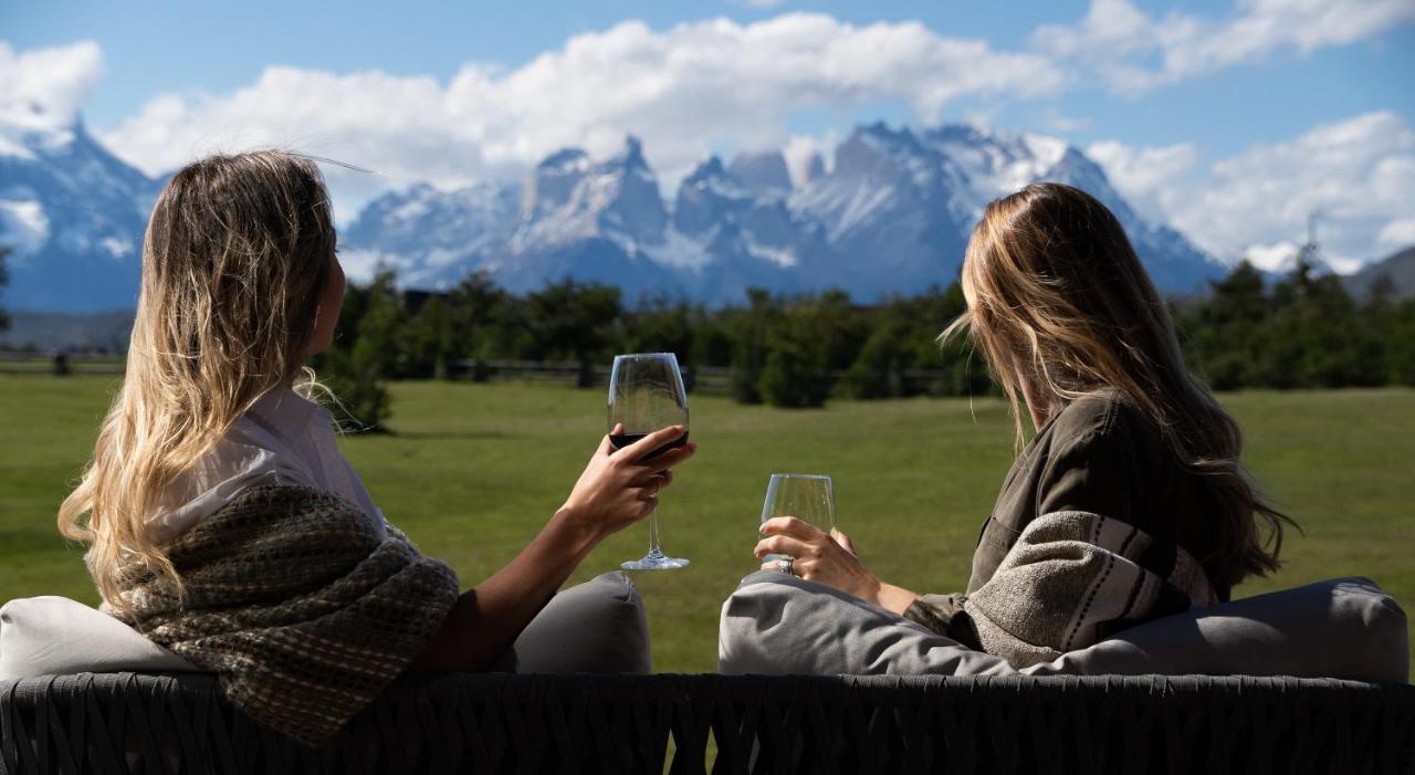 โรงแรมริโอ เซร์ราโน แอนด์ สปา Torres del Paine National Park ภายนอก รูปภาพ